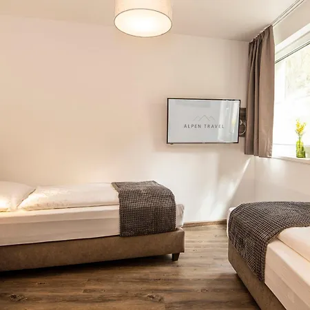 Golden Alpendorf Hotel *